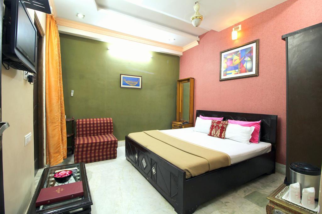 Hotel Meenakshi Udaipur - Family Preffered Hotel Exterior photo