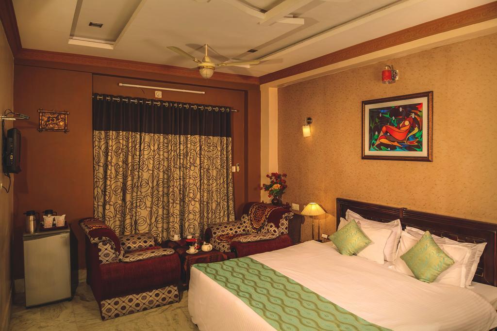 Hotel Meenakshi Udaipur - Family Preffered Hotel Exterior photo
